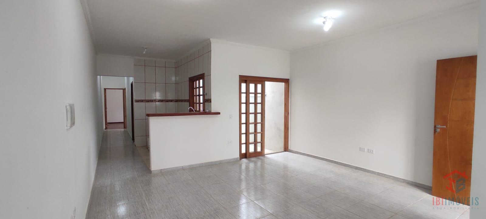 Linda casa moderna com 2 quartos a venda próximo ao centro, IB...