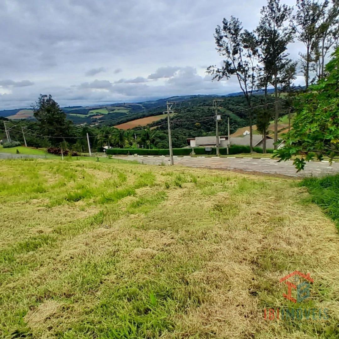 Lindo lote a venda em condomínio fechado e segurança 24h  IBIU...