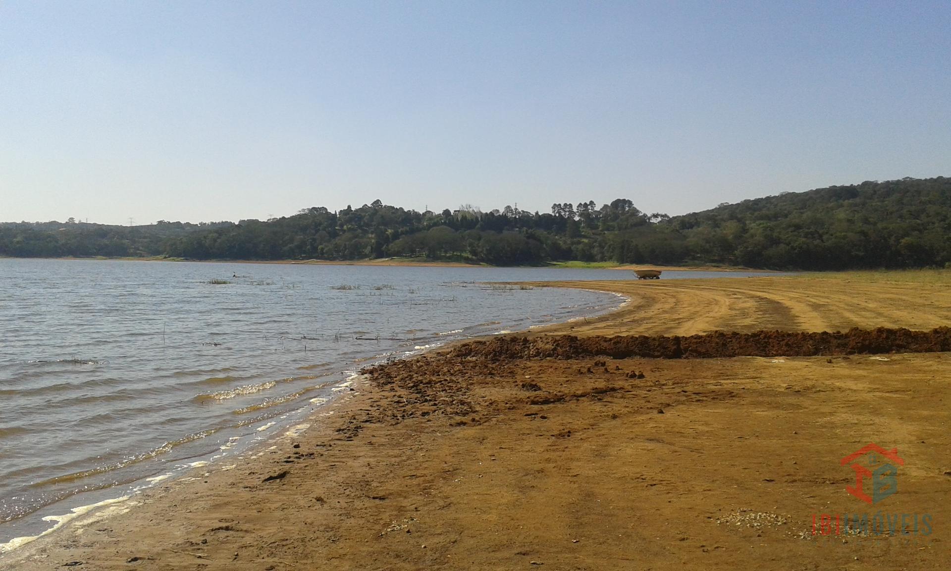 Terreno em loteamento com portaria e acesso a represa