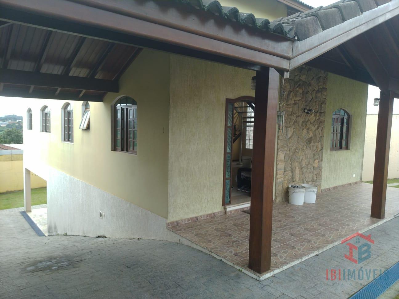 Ibiúna - Casa com ótimo acabamento para venda na região central