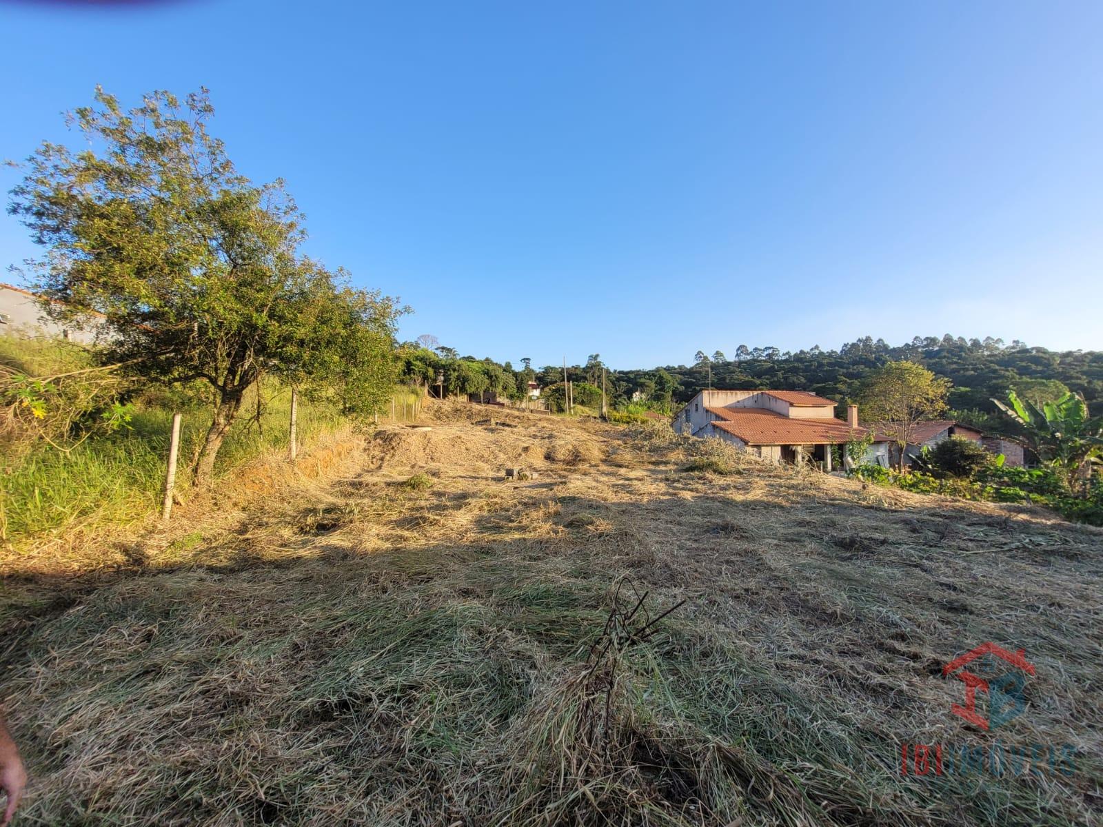 Terreno á venda em loteamento próximo ao centro da cidade de I...