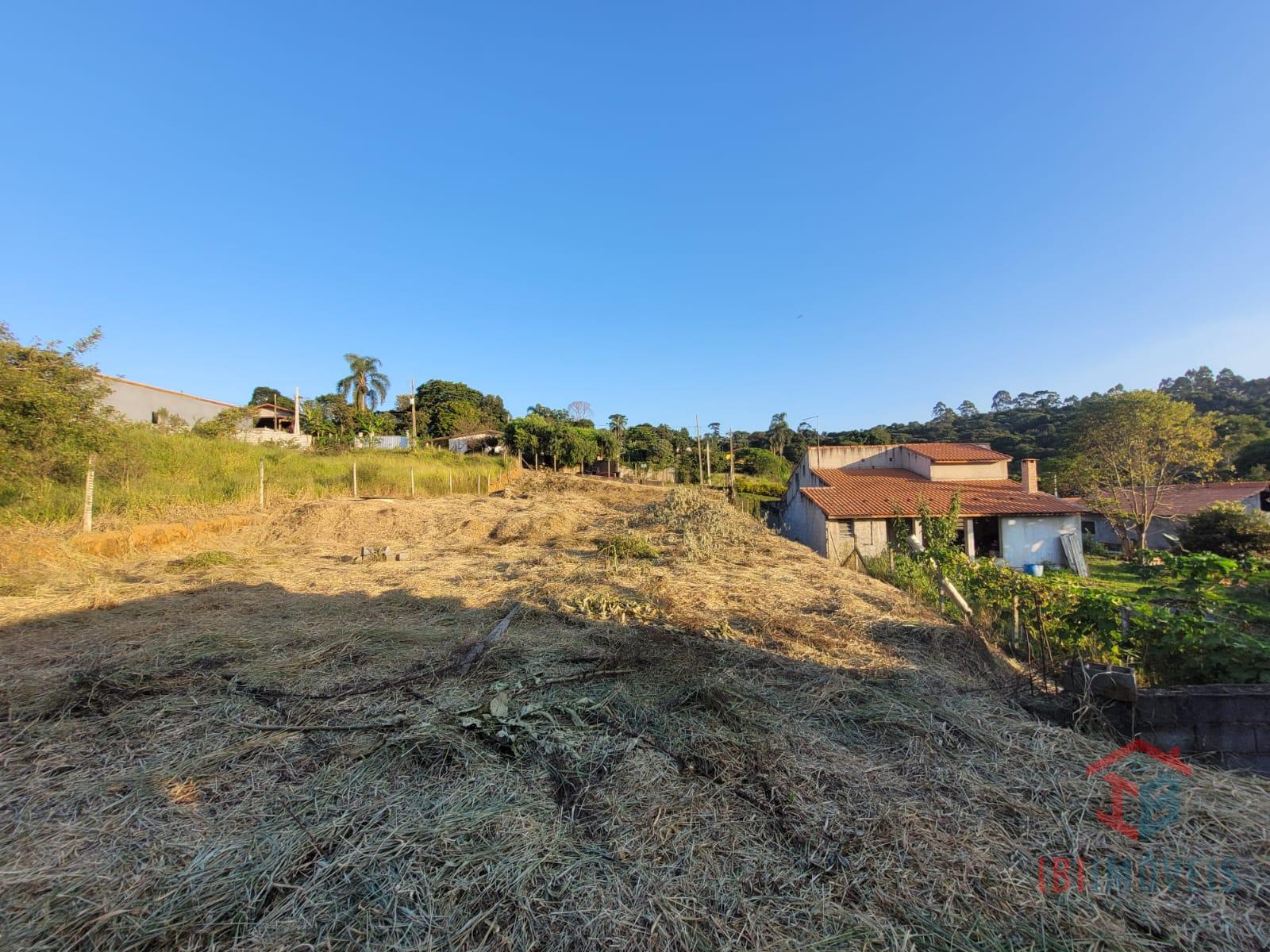 Terreno á venda em loteamento próximo ao centro da cidade de I...