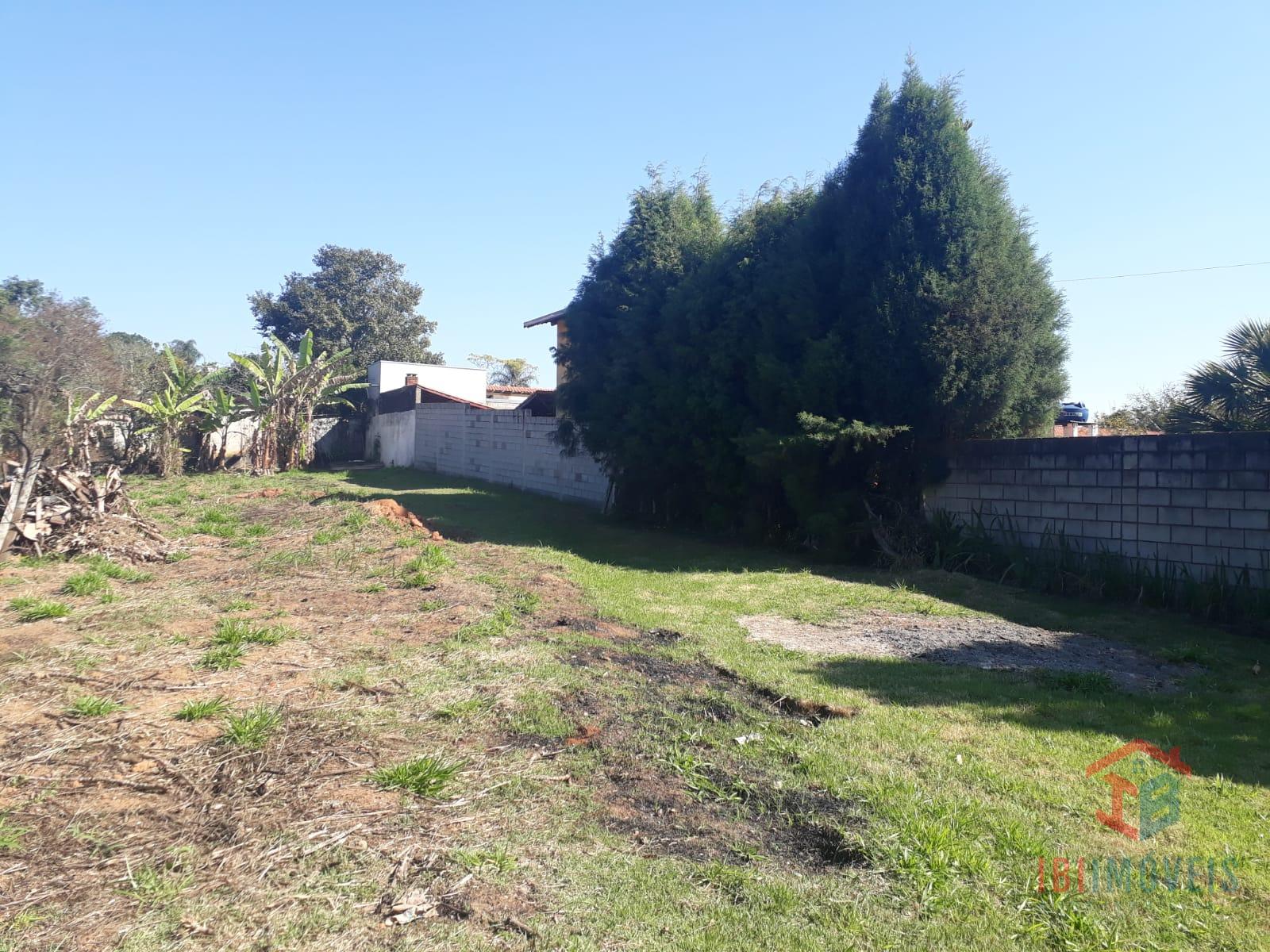 Terreno dentro de loteamento fechado a 2km do centro da cidade...