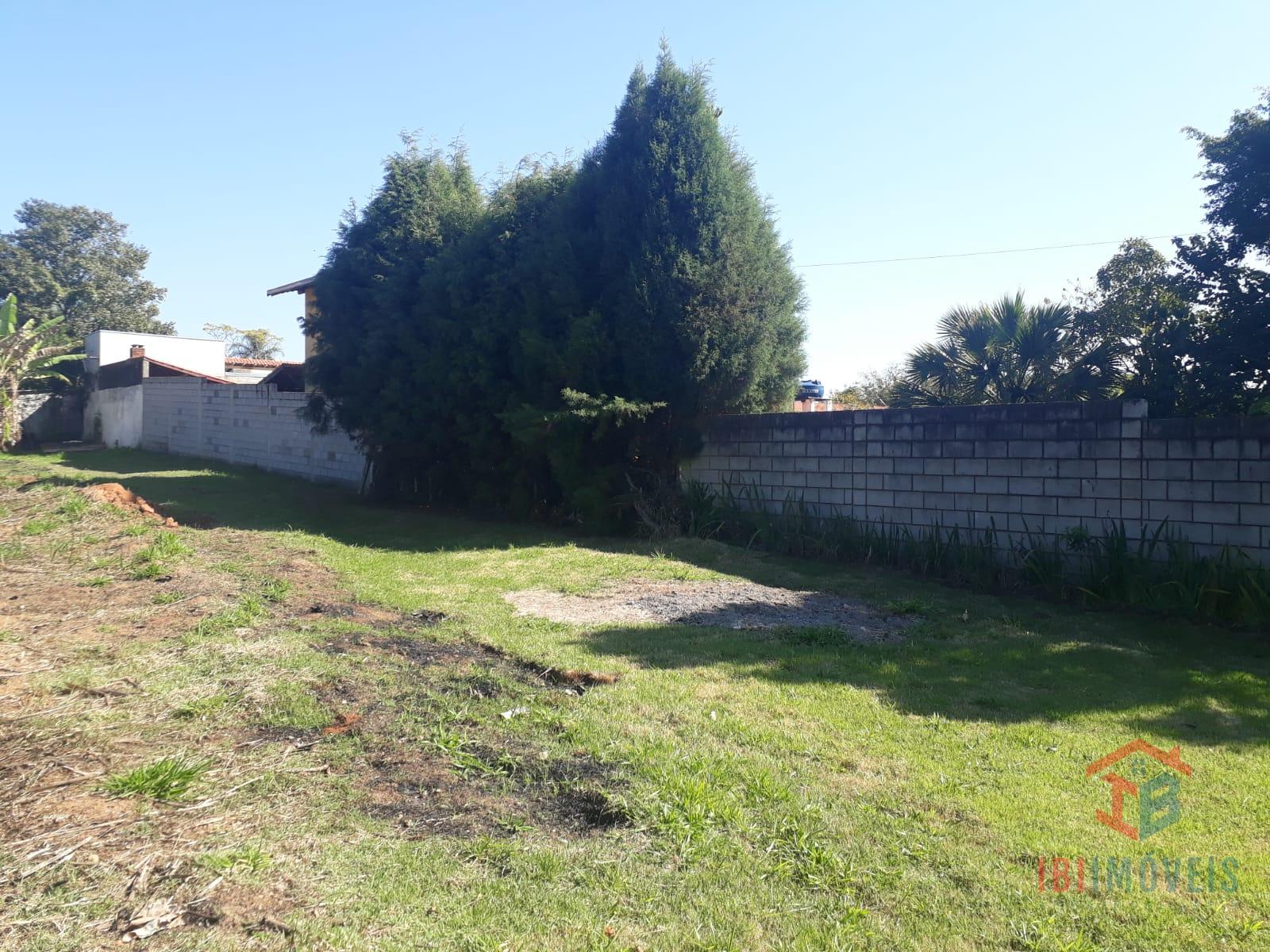 Terreno dentro de loteamento fechado a 2km do centro da cidade...