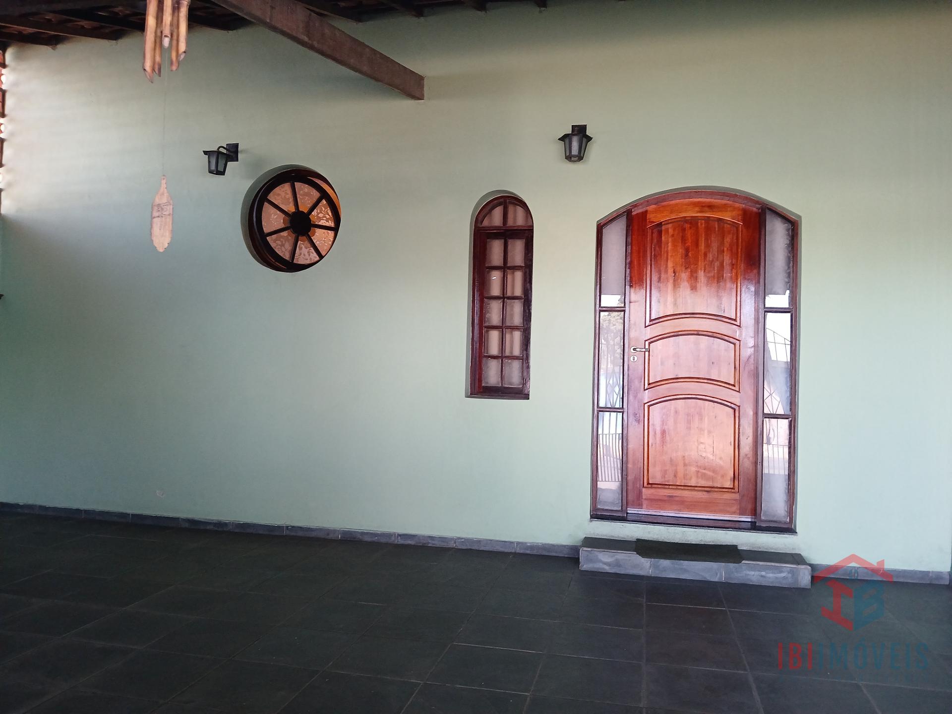 Sobrado na região central de Ibiúna 