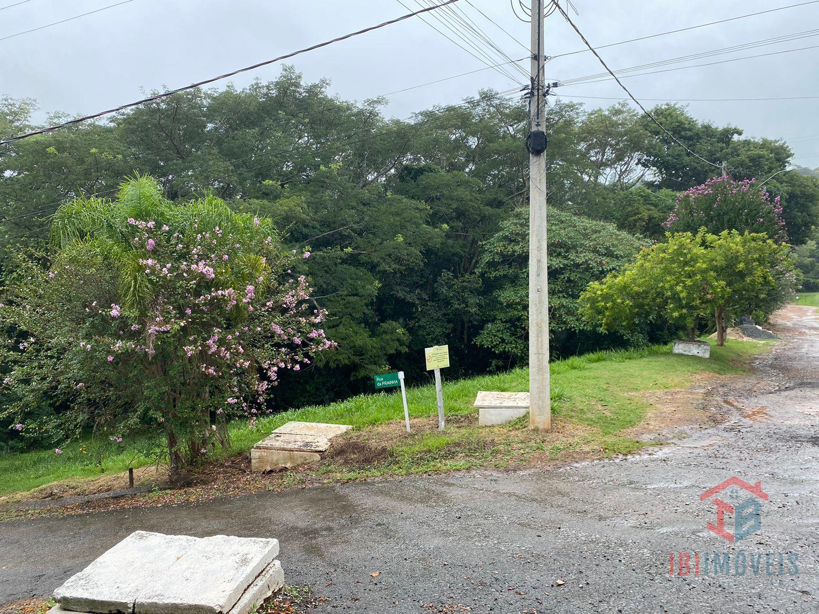 Terreno de esqeuina à venda em condomínio fechado IBIUNA - SP