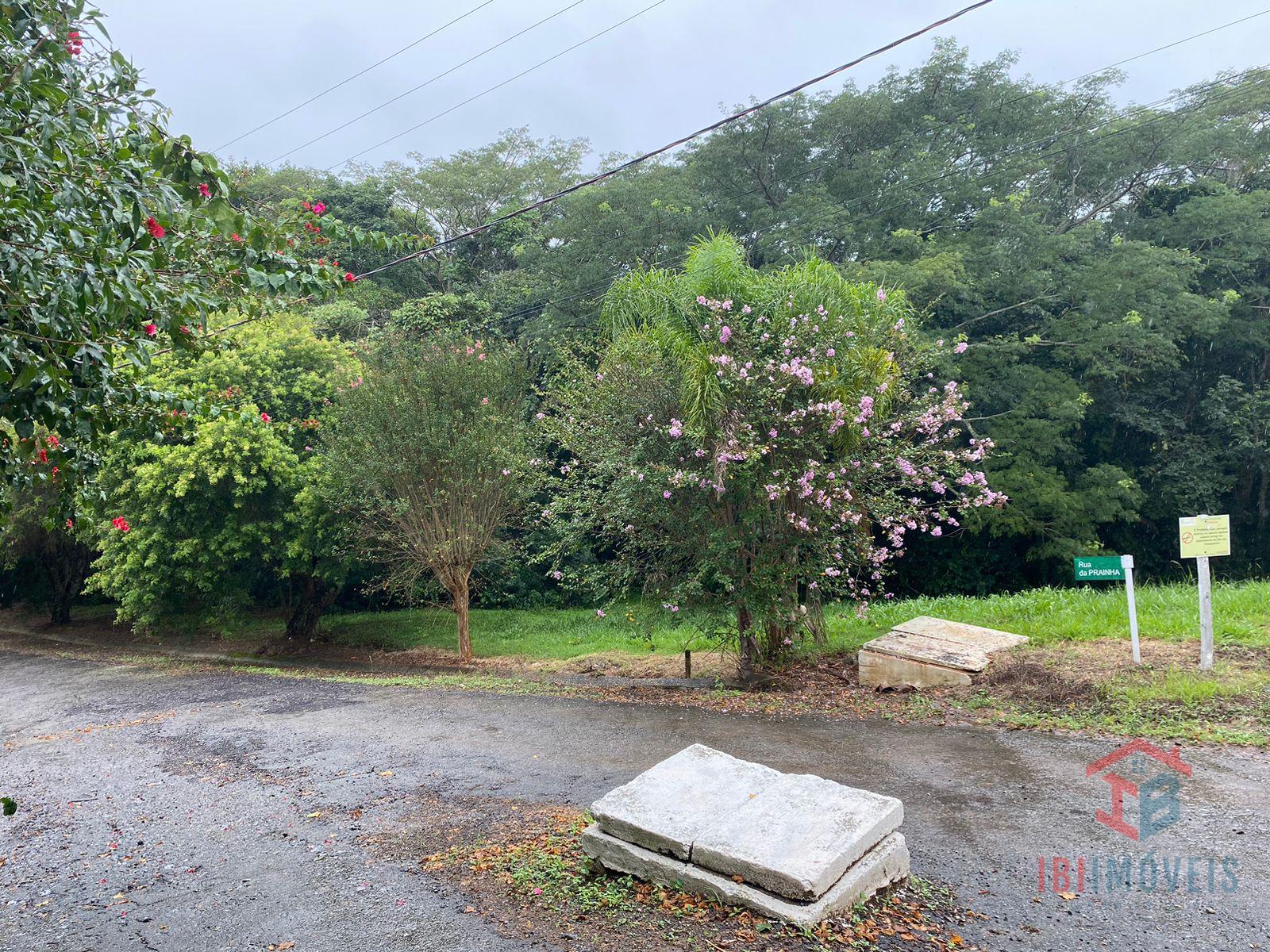 Terreno de esqeuina à venda em condomínio fechado IBIUNA - SP