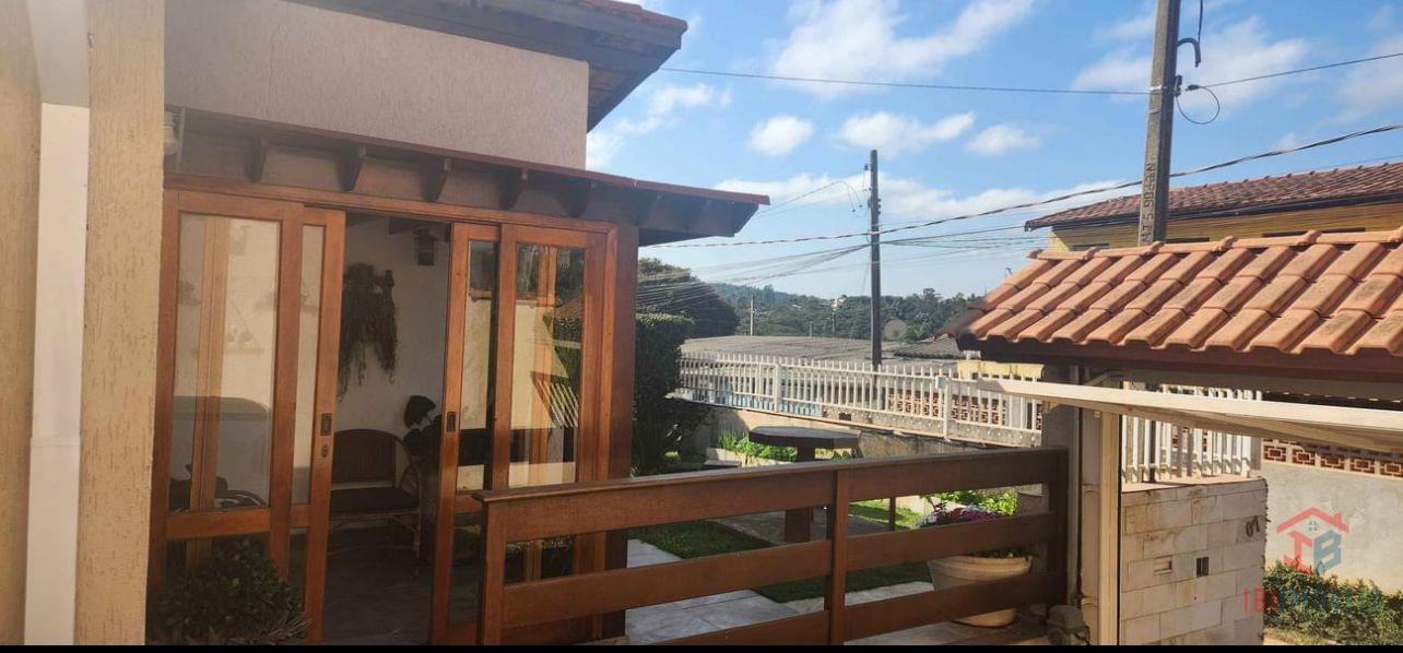 Casa nova, com lindo acabamento a venda em Ibiúna SP.