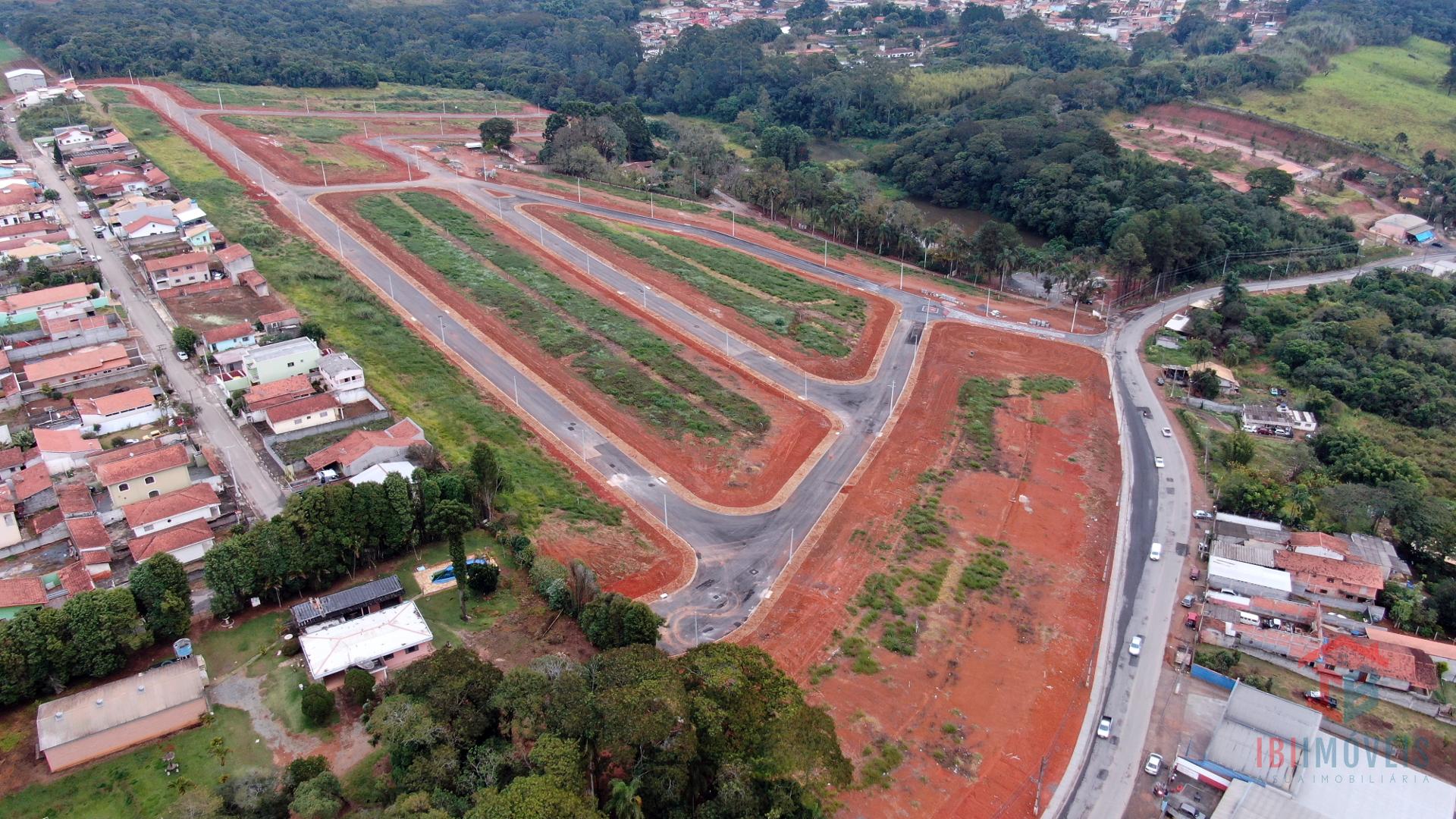 Terreno próximo ao centro da cidade de Ibiúna SP.