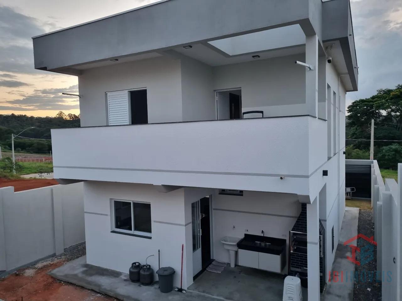Lindo sobrado com 3 dormitórios à venda próximo ao centro,  IB...