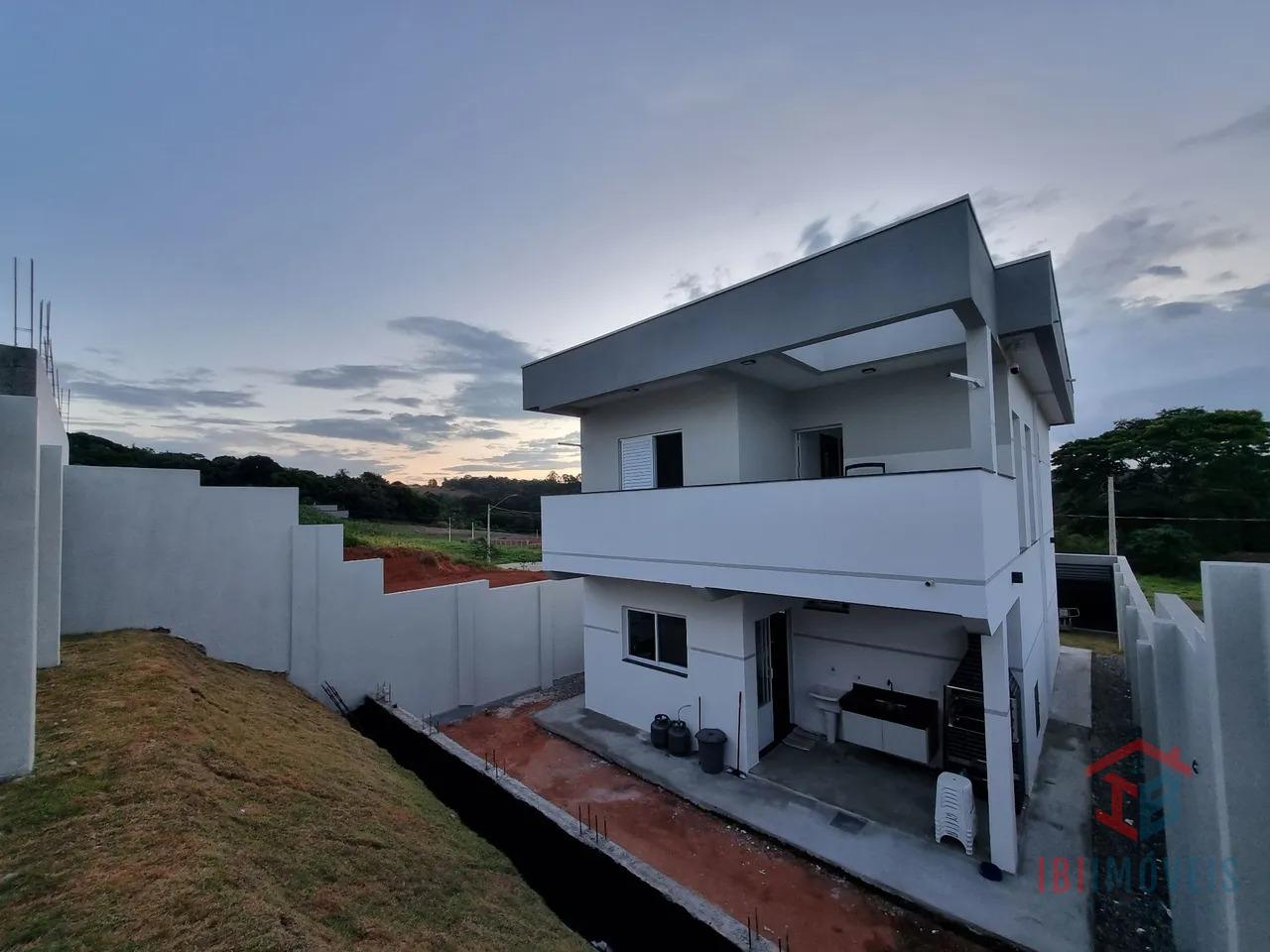 Lindo sobrado com 3 dormitórios à venda próximo ao centro,  IB...