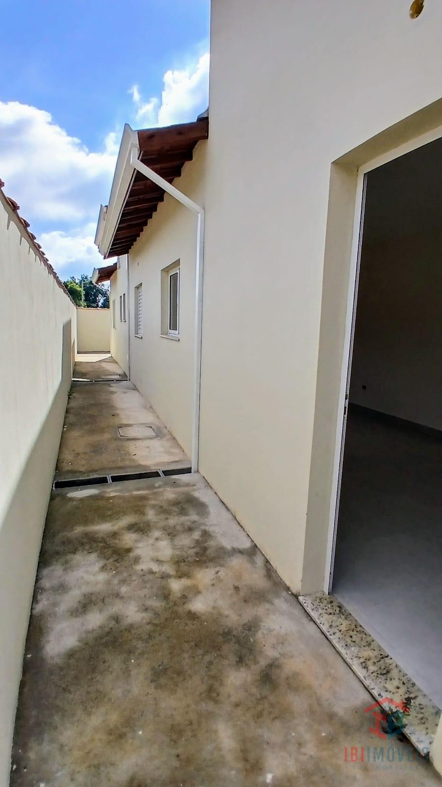 Casa em bairro planejado - aceita financiamento bancário.