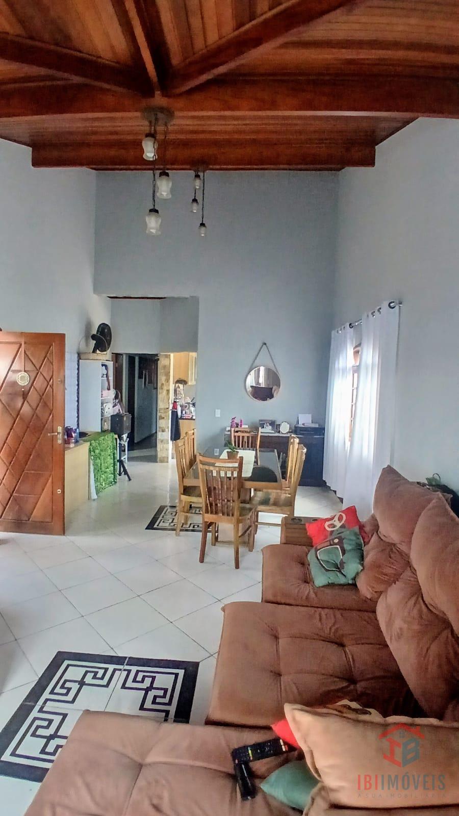 Casa em bairro próximo ao centro, ótima localização - estuda p...