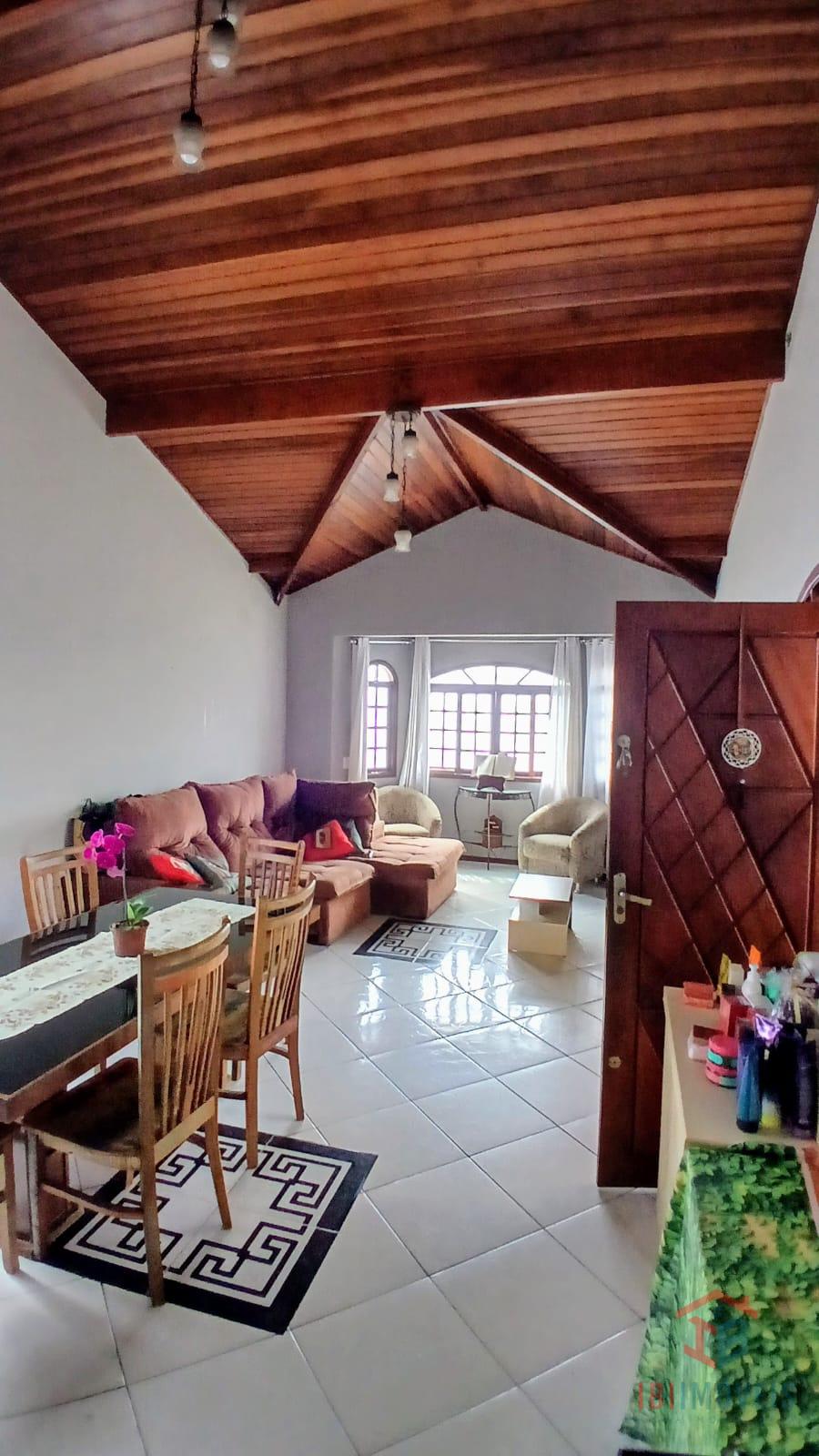 Casa em bairro próximo ao centro, ótima localização - estuda p...