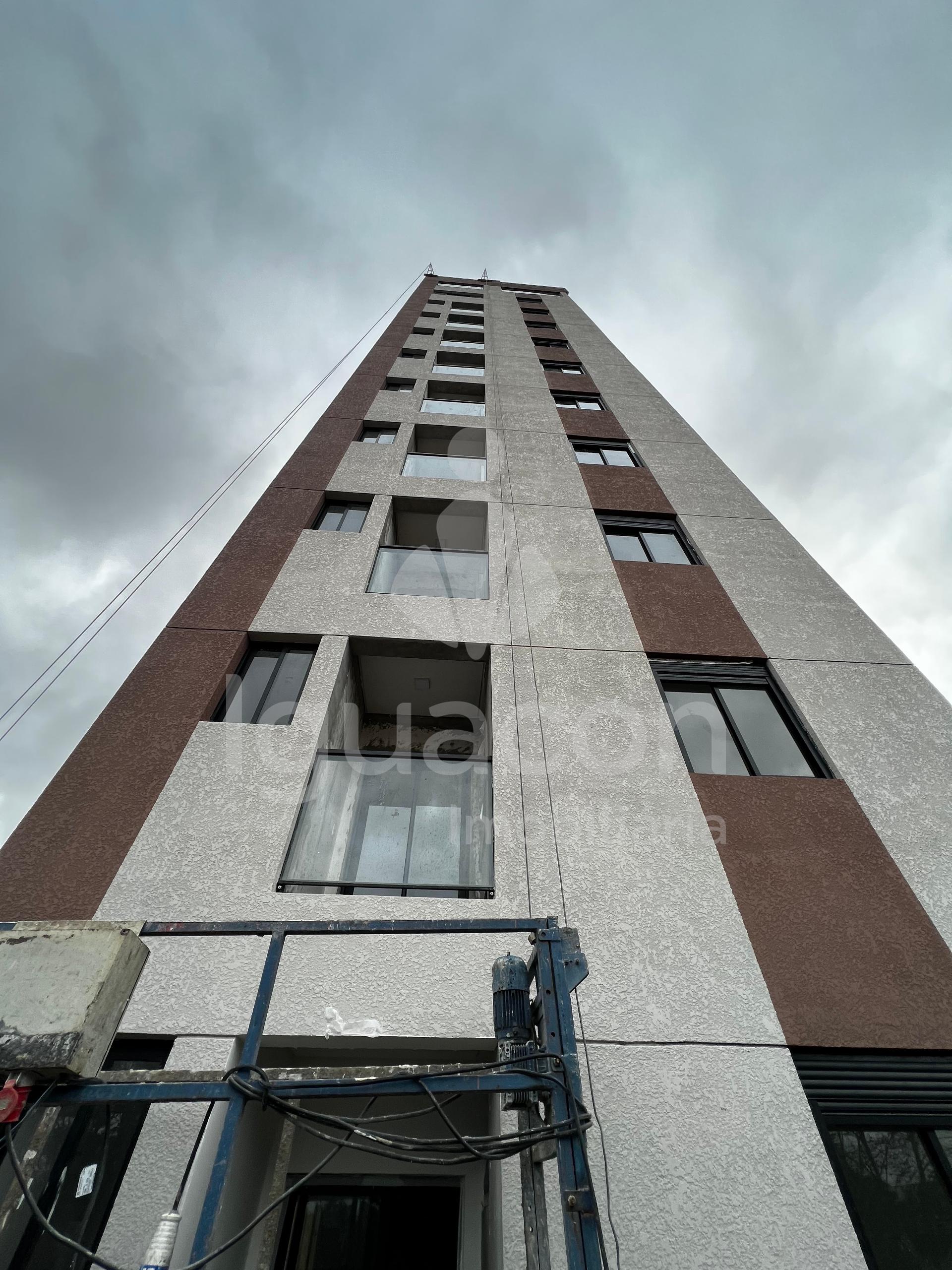 Apartamento Cobertura com 03 Dormit?rios sendo 01 Su?te no Edi...