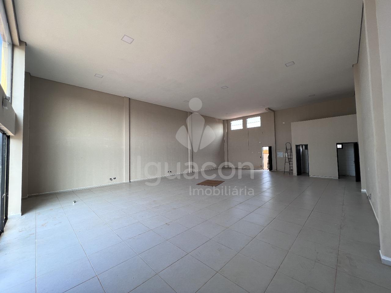 Sala Comercial de 150m  em frente a BR 277 no Três Bandeiras