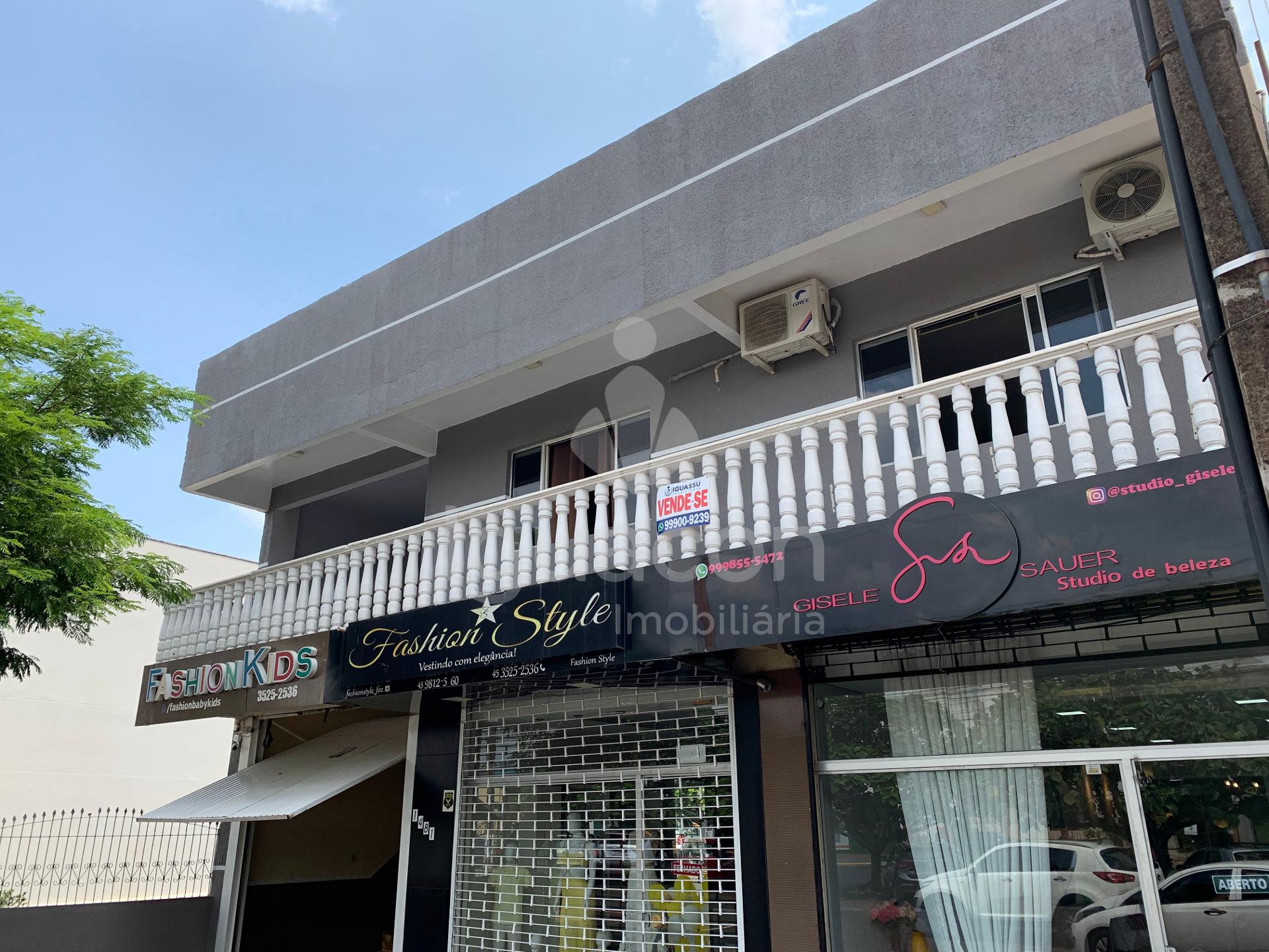 Sobrado com 03 Dormit?rios sendo 01 Su?te e 02 Salas Comerciai...