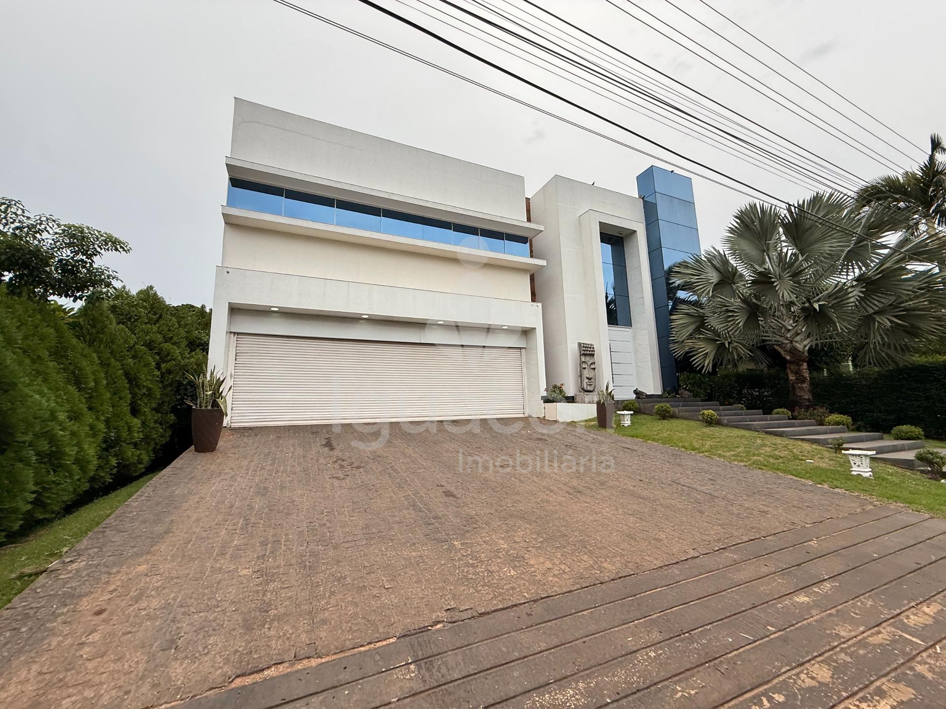 Sobrado de Luxo com 05 Suites sendo 01 Suite Master e Piscina ...