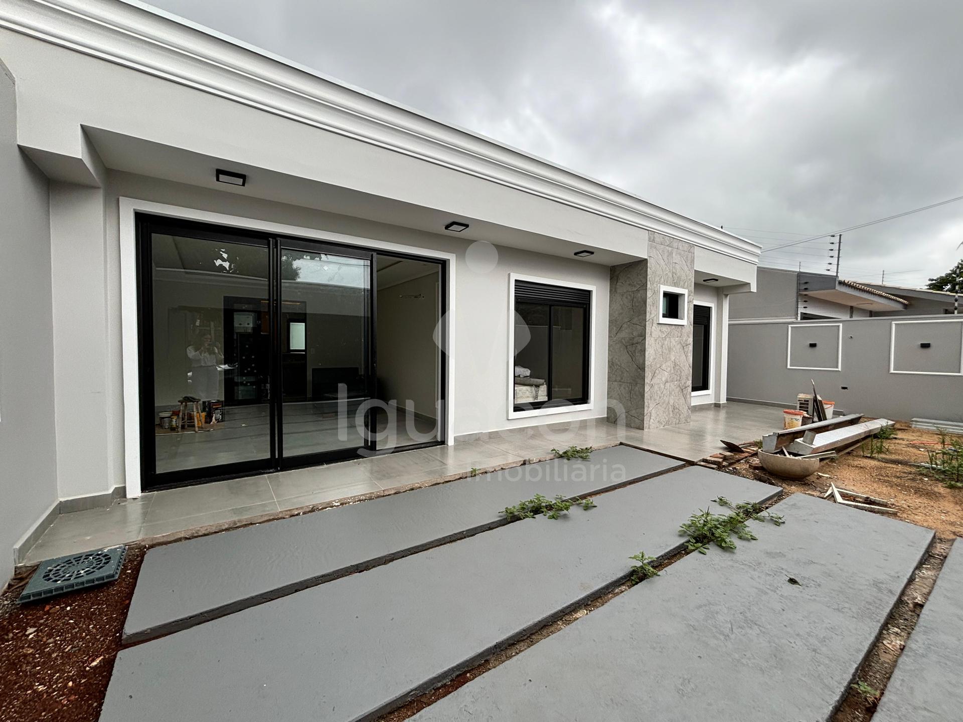 Casa com 03 Dormit?rios sendo 01 Suite e Piscina no Jardim Ip?...