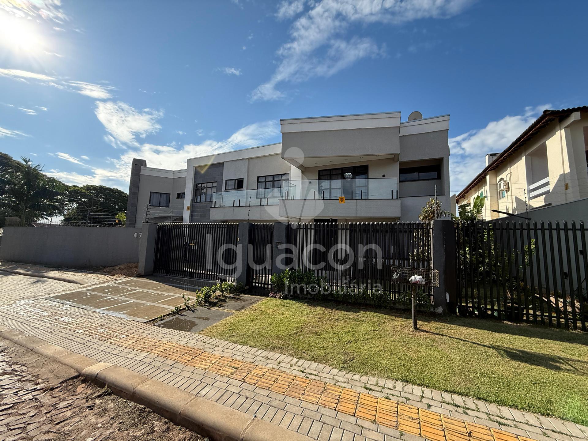 Sobrado Mobiliado com 04 Suites sendo 01 Suite Master e Piscin...