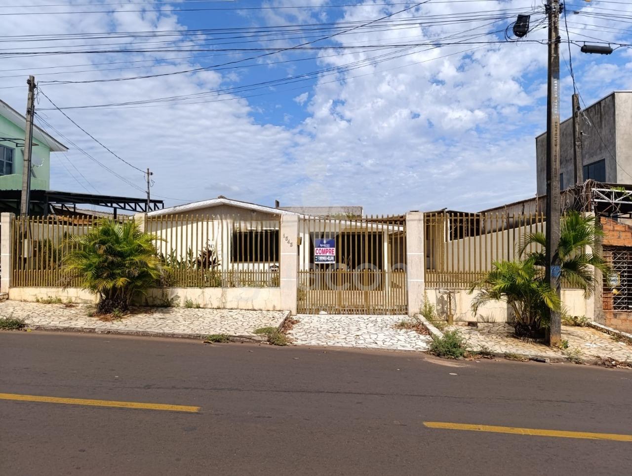 Casa Semi Mobiliada com 02 Dormit?rios sendo 01 Su?te no Morum...
