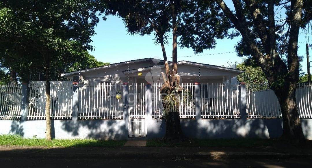 Casa Mobiliada Mista com 03 Dormitórios sendo 01 Suíte e Pisci...