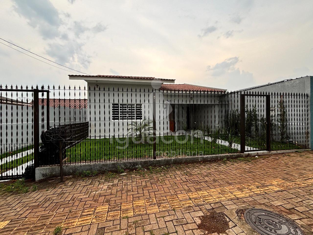 Casa com 03 Dormitórios sendo 01 Suite e Edícula com Churrasqu...