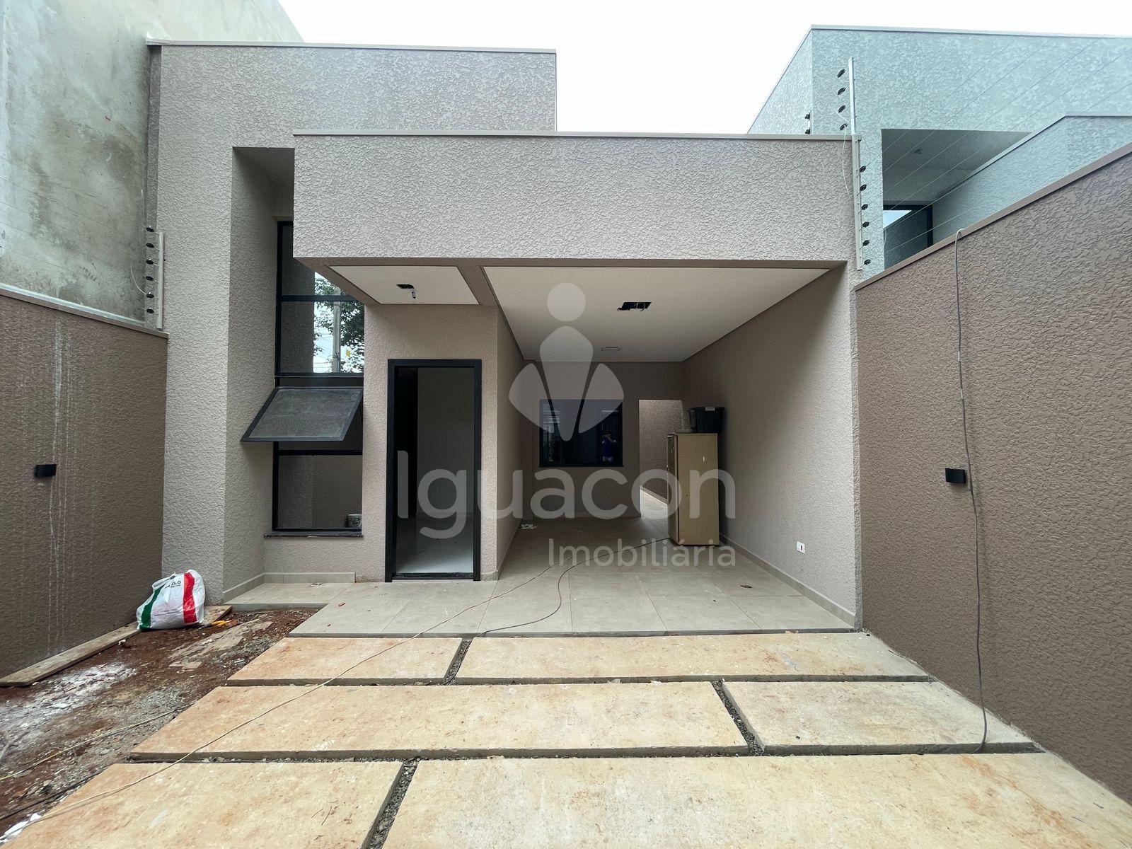 Casa com 03 Dormitórios sendo 01 Suíte e Vaga de Garagem no Lo...
