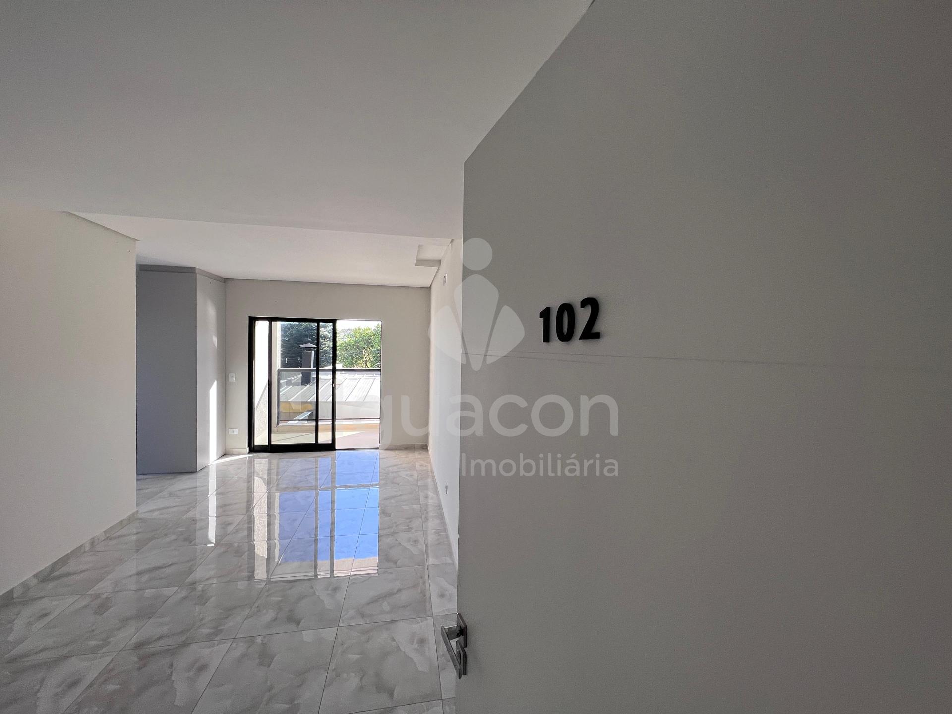 Apartamento com 02 Dormitórios no Edifício Ferrara no Centro