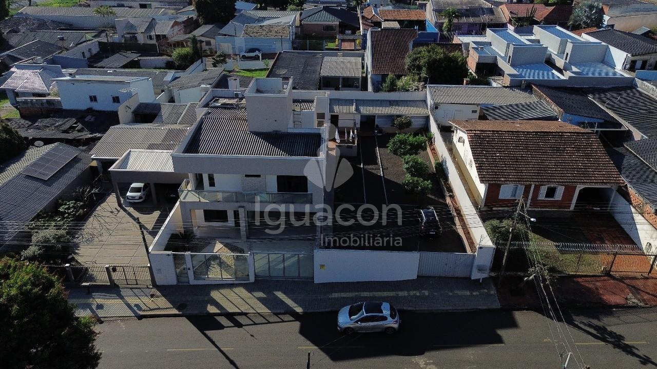 Sobrado com 03 Dormitórios sendo 01 Suíte com Sacada e Terreno...