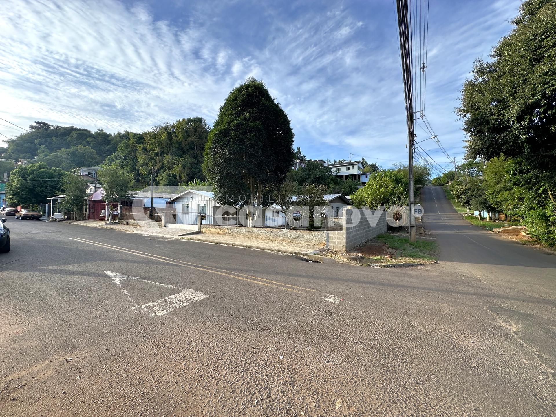 Casa para locação no bairro São Miguel.