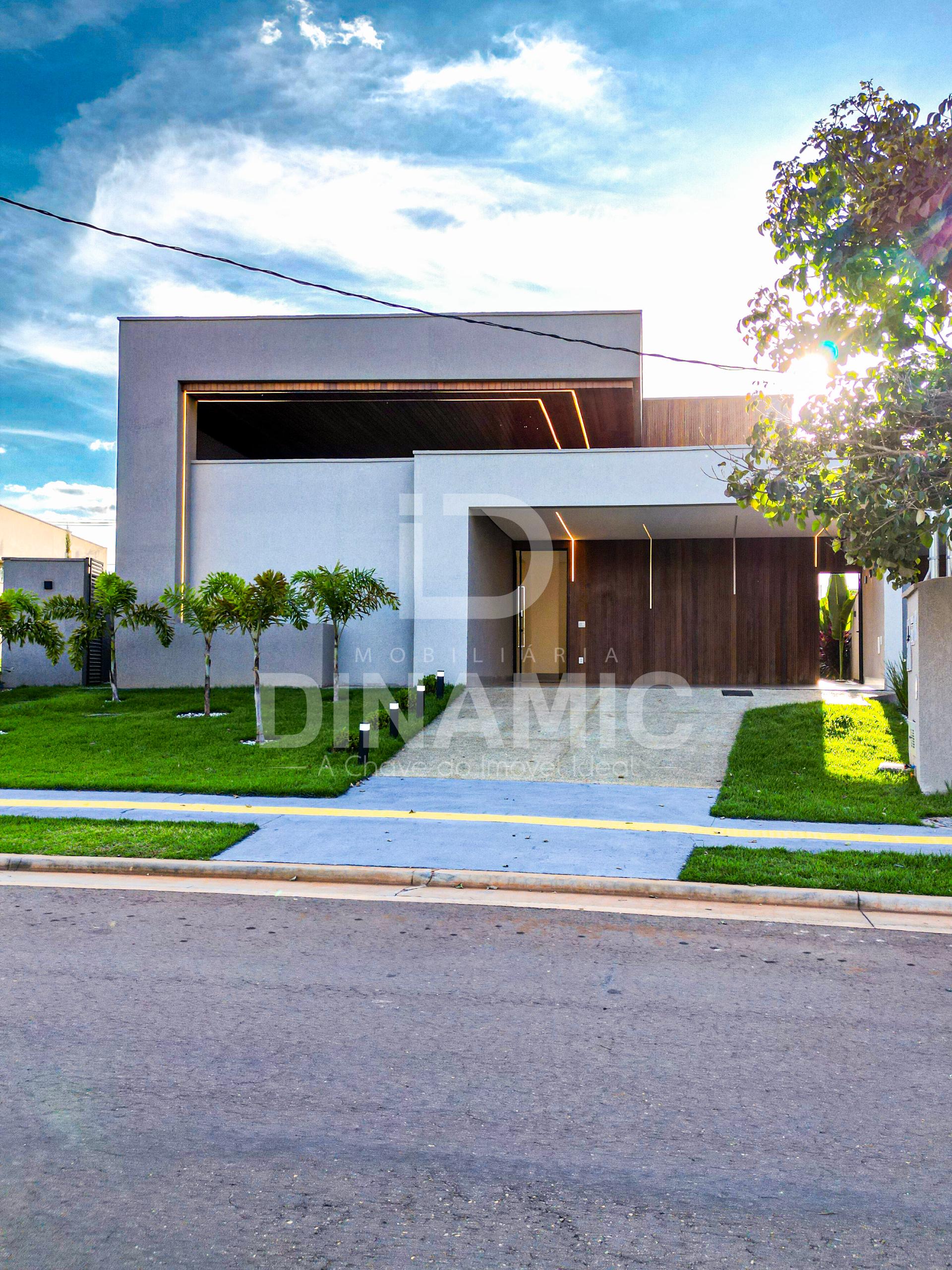 Casa de Luxo com 4 Su?tes e Piscina no Residencial Alphaville 2