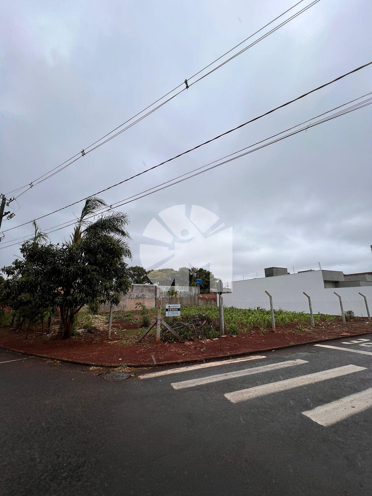 Terreno de esquina na Avenida Gramado, próximo ao Posto de Saú...