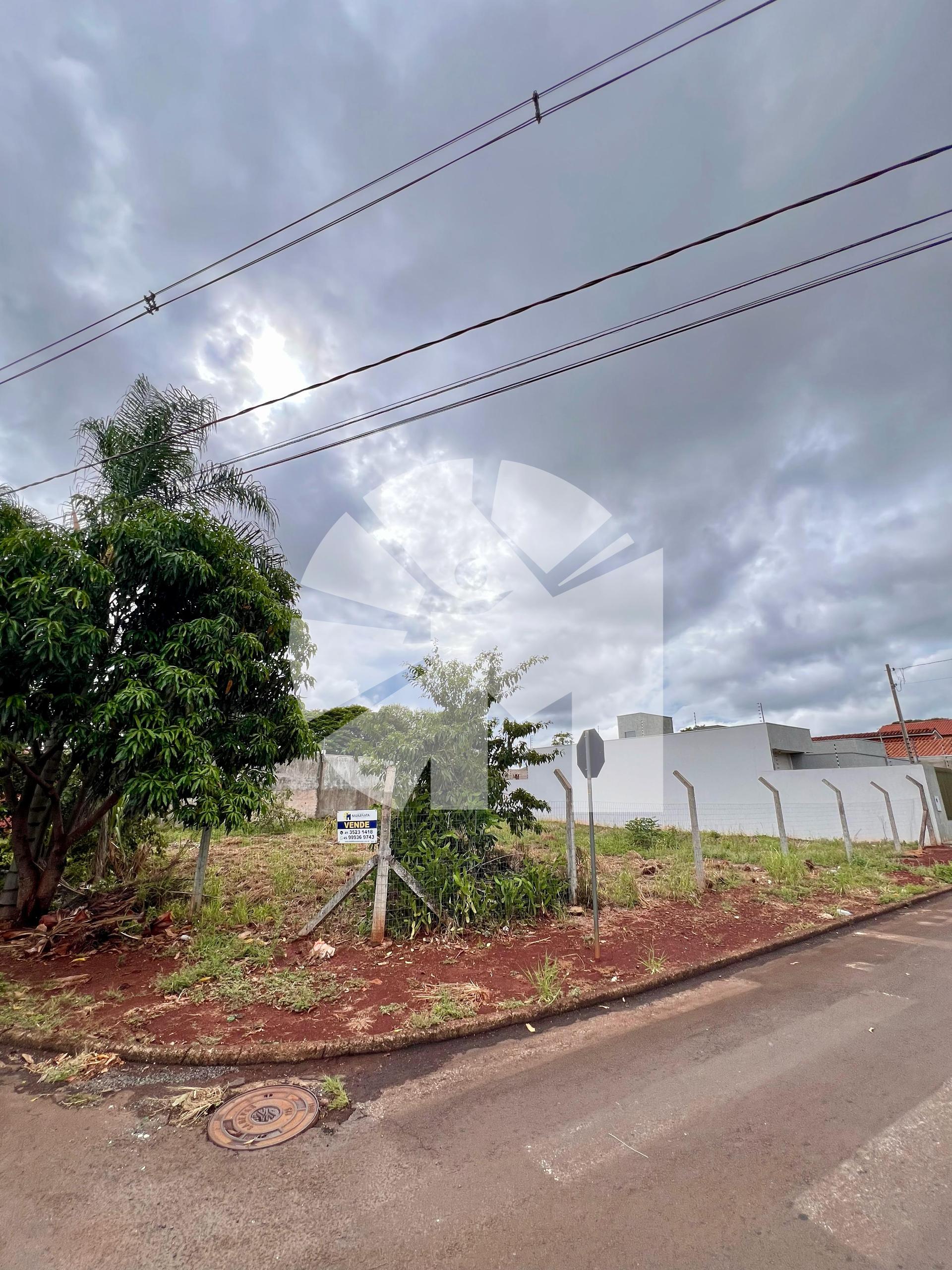 Terreno de esquina para venda na Av. Gramado, próx ao Posto de...