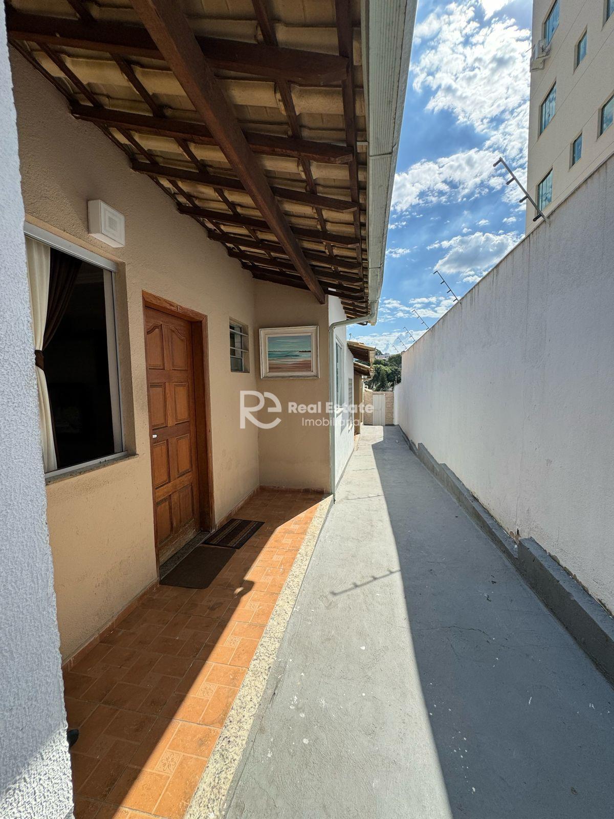 Casa 3 Quartos com Suíte a Venda no Bairro Santa Amélia em BH.