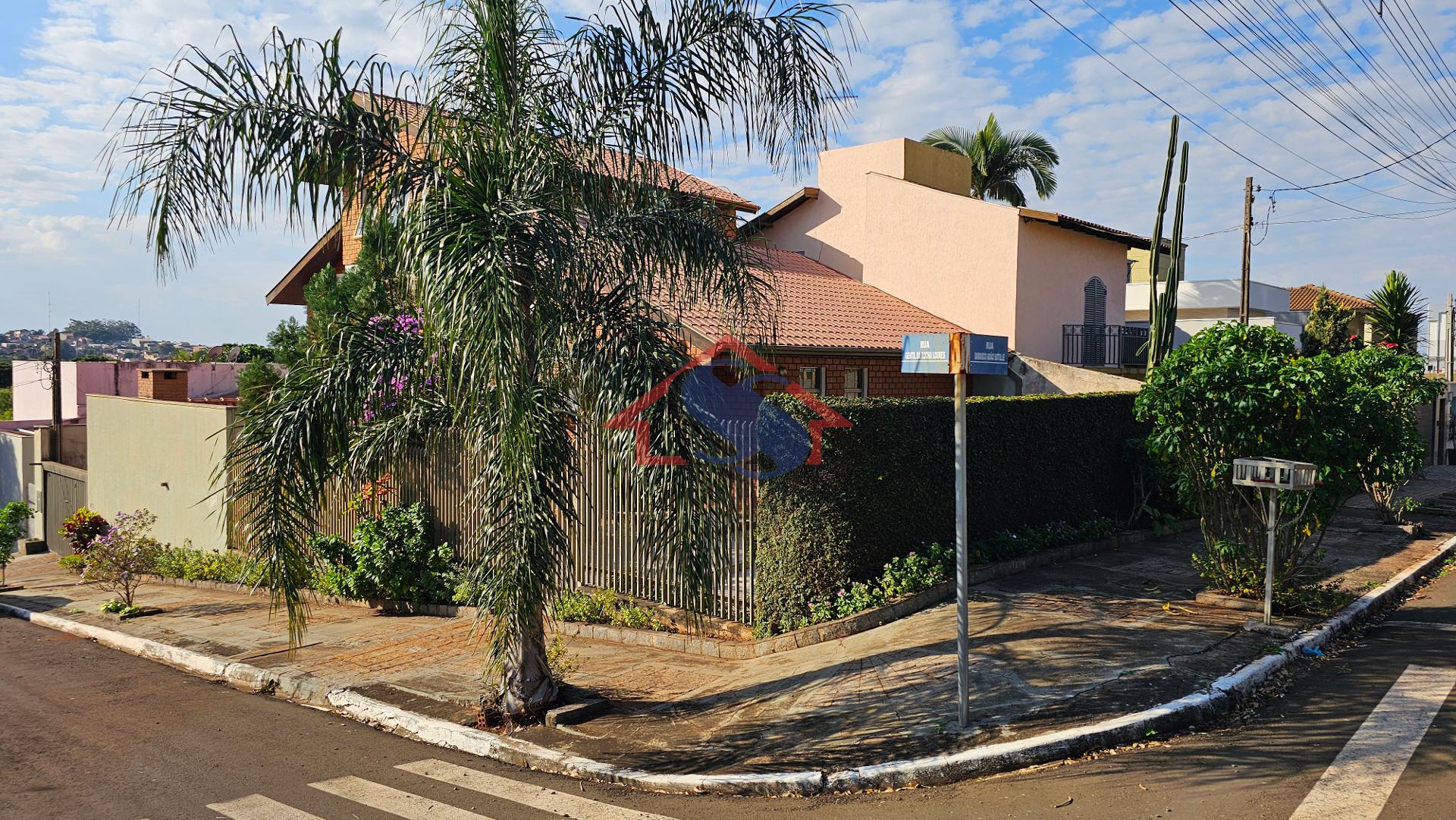 Lindo Sobrado à VENDA no Jardim Estoril  -  Cornélio Procópio