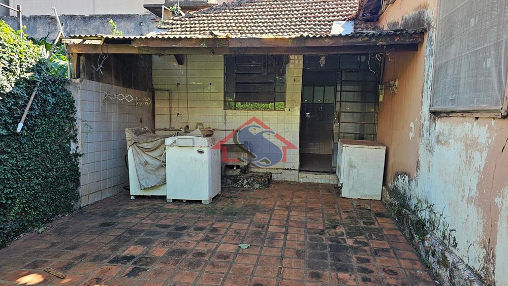 Casa À VENDA ou LOCAÇÃO, para reforma, NO CENTRO de Cornélio P...