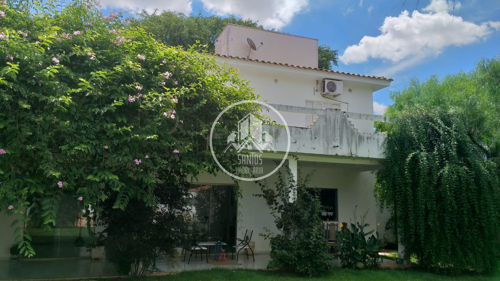 CASA COM 03 QUARTOS - Bairro Santa Rita  Aréa total 1.012,50 mt2