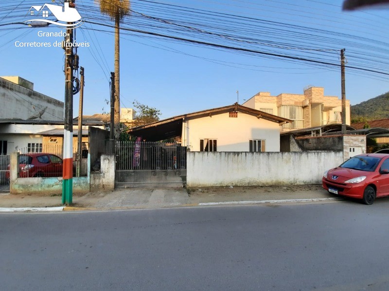 Casa em Camboriú no bairro Lidia Duarte