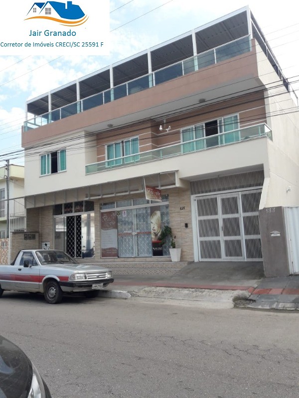 Maravilhosa residência localizada no Centro de Balneário Camboriú