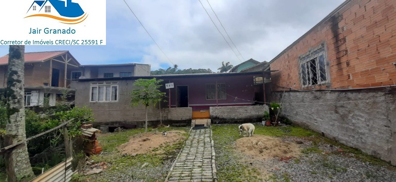 Casa em Camboriú no bairro Monte Alegre com 03 dormitórios