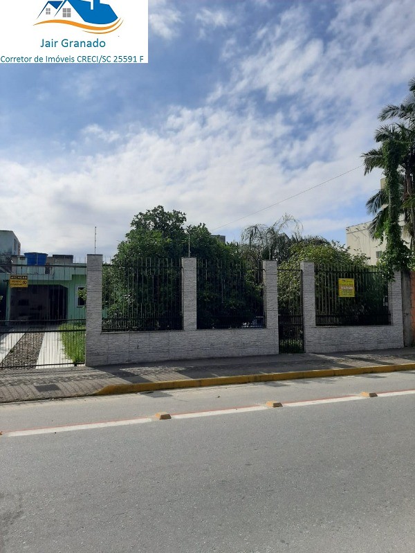 Linda Casa em Camboriú no bairro Areias com 03 dormitórios