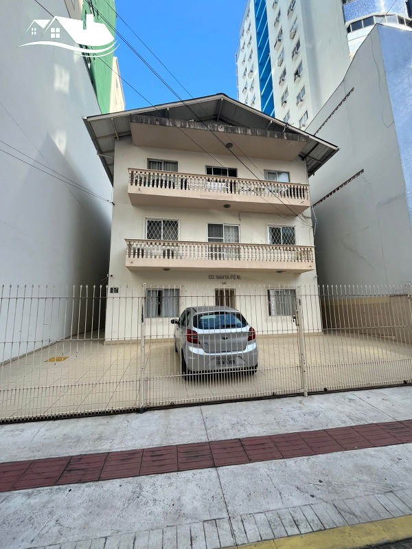 Apartamento no Centro de Balneário Camboriú com 01 dormitório