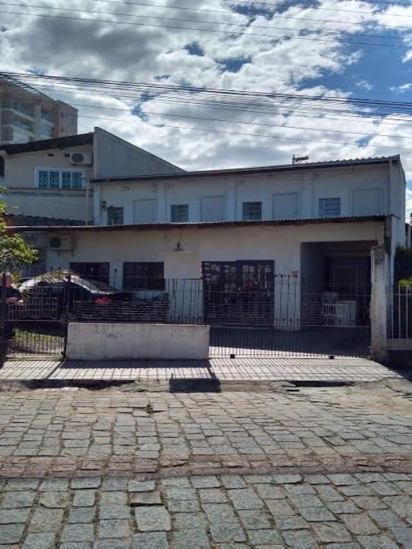 Casa com 8 dormitórios à venda,408.00 m , TABULEIRO, CAMBORIU - SC