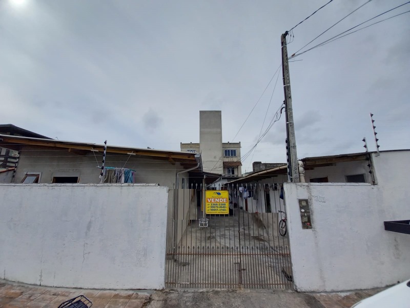 Casa em Camboriú no bairro Tabuleiro com 06 kitnets