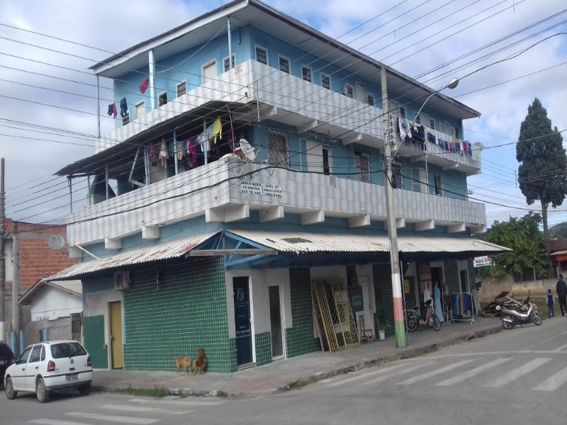 Prédio a venda com 10 apartamentos e 02 Salas comerciais.