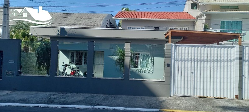 Linda Casa com dois andares em Camboriú no bairro Tabuleiro