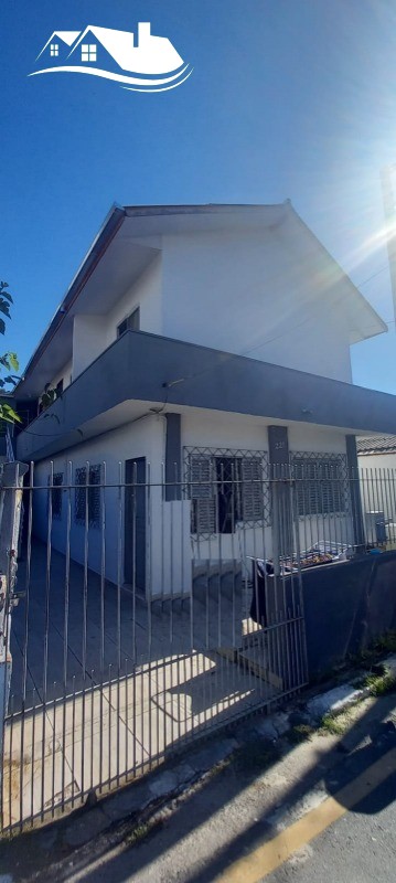 Casa em Balneário Camboriú no bairro dos Estados