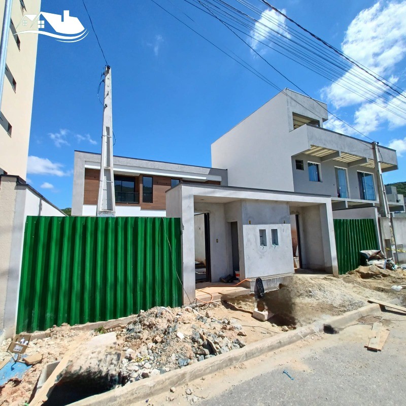 Sobrado em Camboriú no Bairro São Francisco de Assis com 03 Suítes