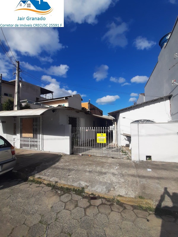 Terreno com 03 Casas e uma Sala comercial.